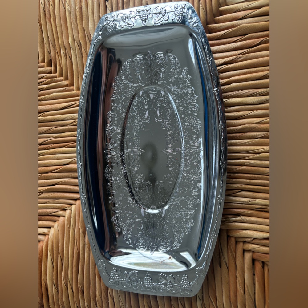 Vintage Etched Embossed Silver-Plated Aluminium Bread Tray Floral Grape Pattern - Picture 8 of 8